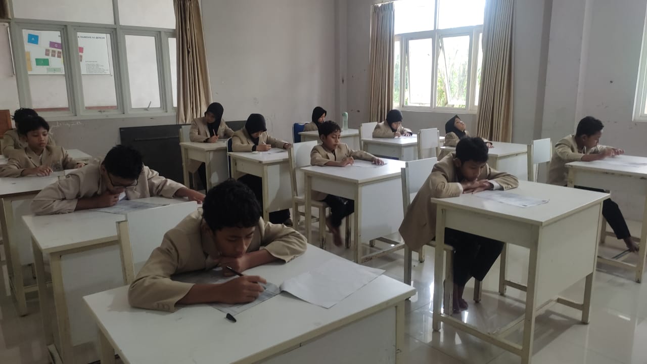 Asesmen Sumatif Akhir Semester Bahasa Indonesia Santri Pondok Tahfidz Karangmojo: Perjuangan Santri Pekanbaru & Palangkaraya