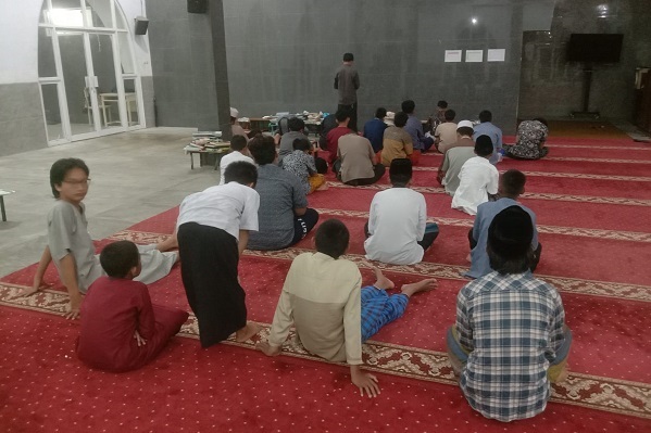 Kegiatan santri: sholat_tahajud.jpg